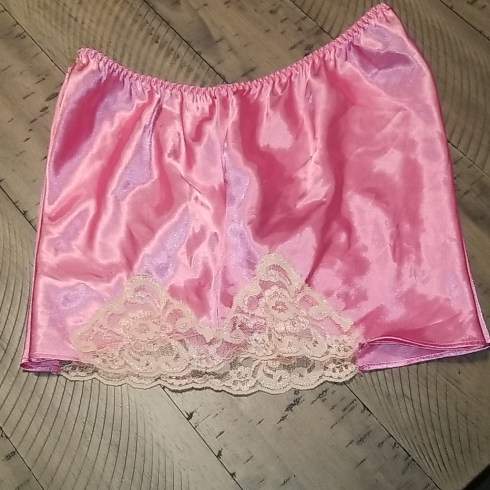 Bisou Bisou silky lounge shorts. - Picture 2 of 7